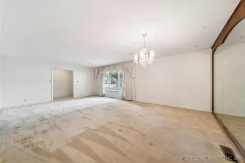 809 W Spring Ave, Checotah, OK 74426 photo 3