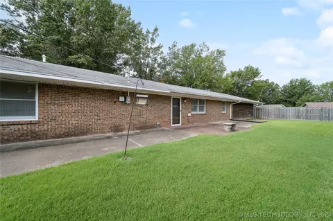 809 W Spring Ave, Checotah, OK 74426 photo 15