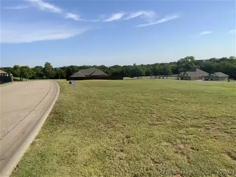 917 Riviera Dr, Cushing, OK 74023 photo 1