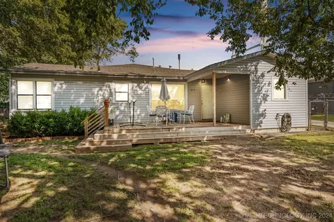 217 N Bristow Ave, Coweta, OK 74429