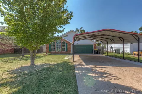 420 E Dogwood St, Coweta, OK 74429