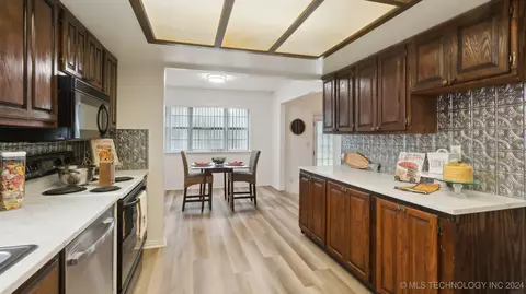 2403 S 104th Ave E, Tulsa, OK 74129 photo 8