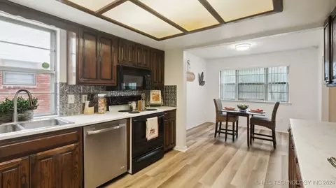 2403 S 104th Ave E, Tulsa, OK 74129 photo 9