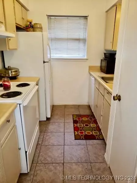 2203 E 67th Street 2002, Tulsa, OK 74136 photo 8
