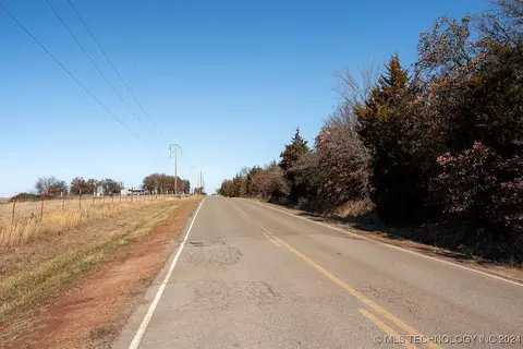 4 S Dobbs Rd, Harrah, OK 74857 photo 3