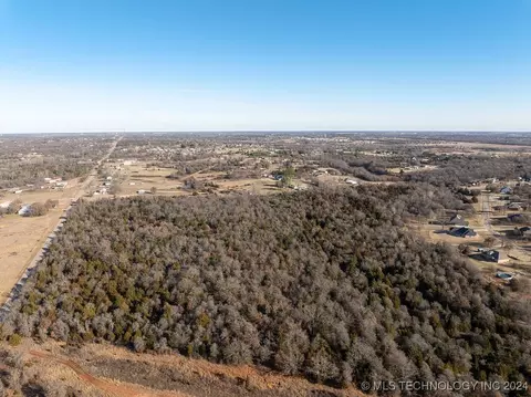 4 S Dobbs Rd, Harrah, OK 74857 photo 2