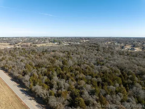 4 S Dobbs Rd, Harrah, OK 74857