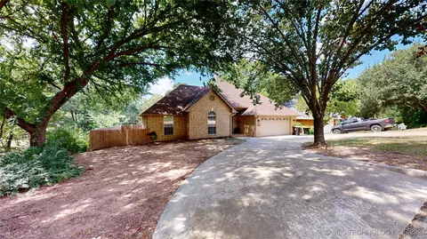119 Shady, Ada, OK 74820 photo 2