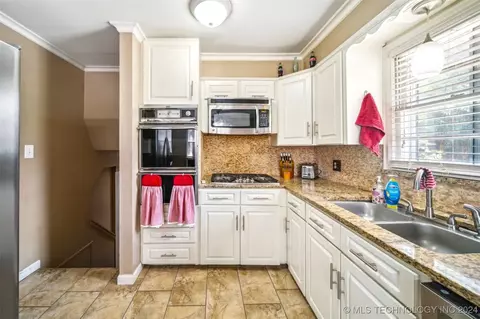 6730 E 8th St, Tulsa, OK 74112 photo 9