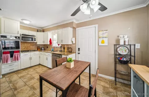 6730 E 8th St, Tulsa, OK 74112 photo 10
