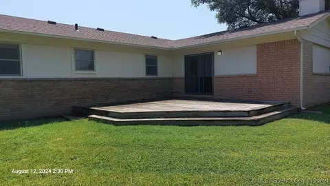 9305 E 48th St, Tulsa, OK 74145 photo 3