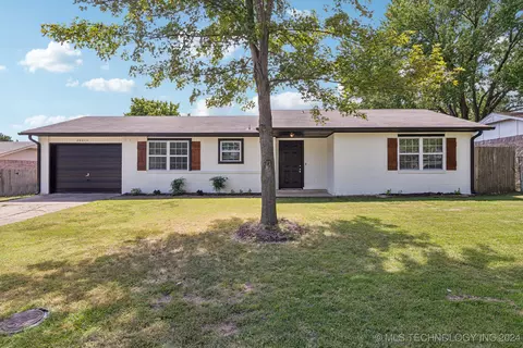 28644 E 140th St, Coweta, OK 74429