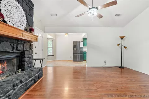 1415 E 138th Pl, Glenpool, OK 74033 photo 6