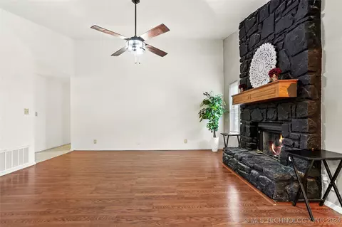 1415 E 138th Pl, Glenpool, OK 74033 photo 8