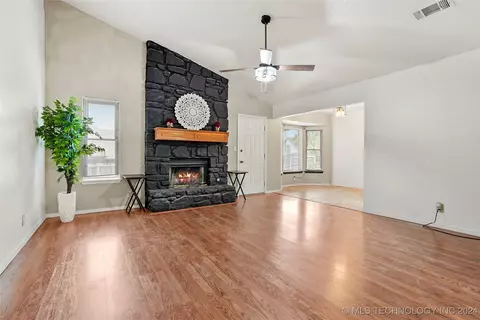 1415 E 138th Pl, Glenpool, OK 74033 photo 5