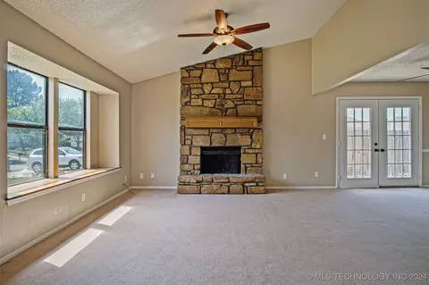 1401 E 138th Pl, Glenpool, OK 74033 photo 5