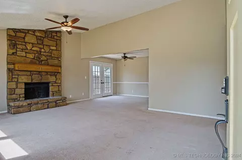 1401 E 138th Pl, Glenpool, OK 74033 photo 4