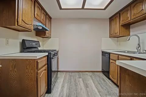 1401 E 138th Pl, Glenpool, OK 74033 photo 10