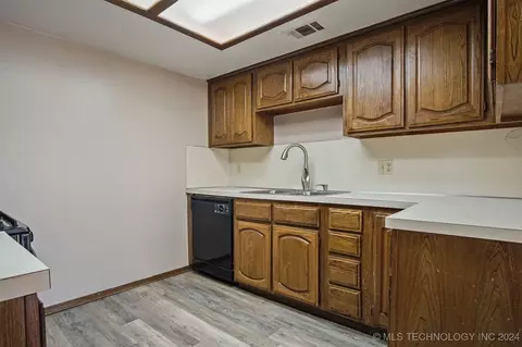 1401 E 138th Pl, Glenpool, OK 74033 photo 11
