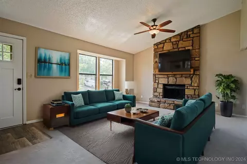 1401 E 138th Pl, Glenpool, OK 74033 photo 3