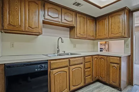 1401 E 138th Pl, Glenpool, OK 74033 photo 12