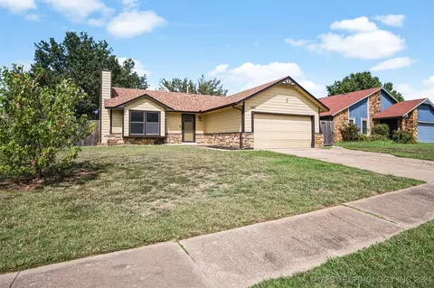 1401 E 138th Pl, Glenpool, OK 74033 photo 2
