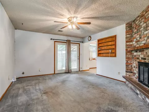 9322 E 48th St, Tulsa, OK 74145 photo 9