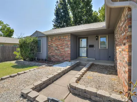 9322 E 48th St, Tulsa, OK 74145 photo 4