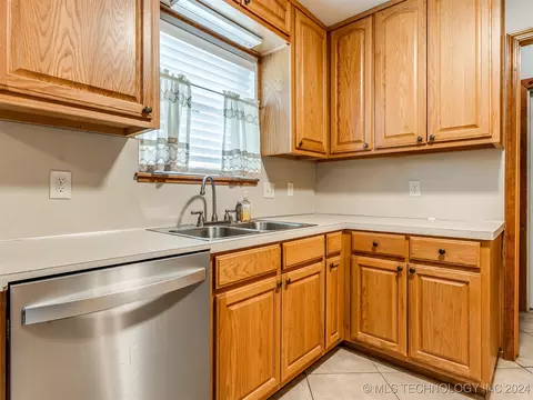 9322 E 48th St, Tulsa, OK 74145 photo 15