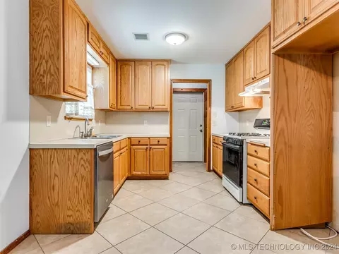 9322 E 48th St, Tulsa, OK 74145 photo 14