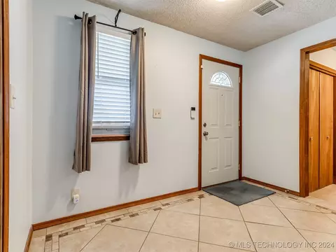 9322 E 48th St, Tulsa, OK 74145 photo 8