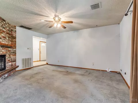 9322 E 48th St, Tulsa, OK 74145 photo 12