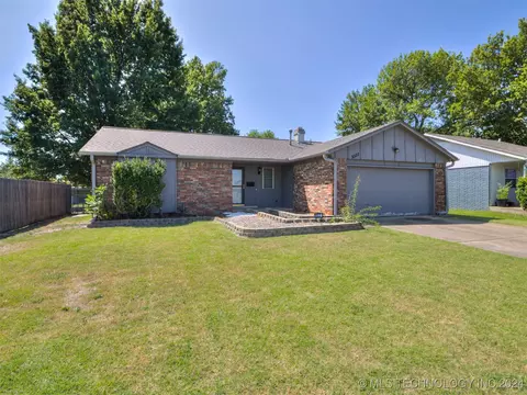 9322 E 48th St, Tulsa, OK 74145 photo 2