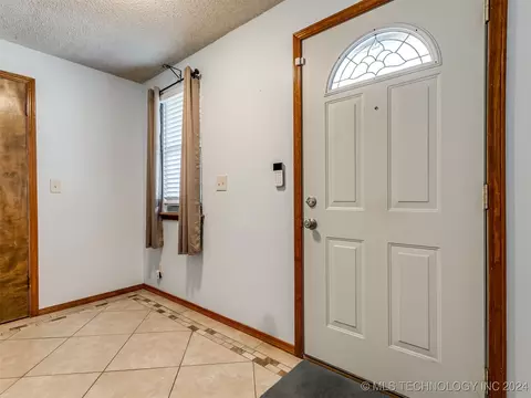 9322 E 48th St, Tulsa, OK 74145 photo 7
