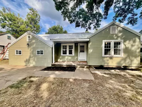 307 N Hogan St, Pryor, OK 74361