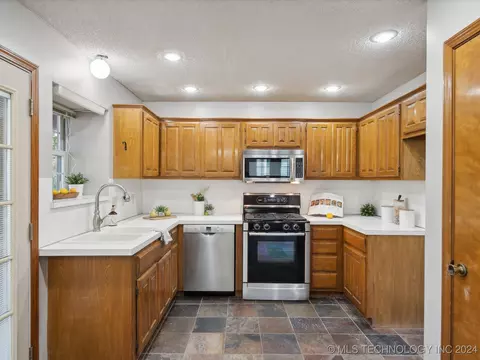 8619 E 87th Pl, Tulsa, OK 74133 photo 11