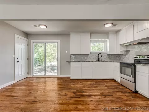 7129 E Marshall Pl, Tulsa, OK 74115 photo 9