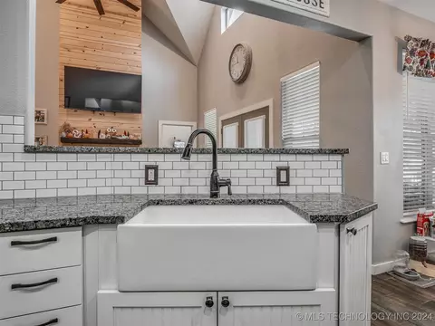 807 N E St, Eufaula, OK 74432 photo 13
