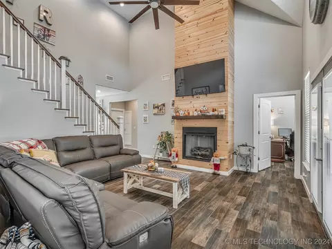 807 N E St, Eufaula, OK 74432 photo 9