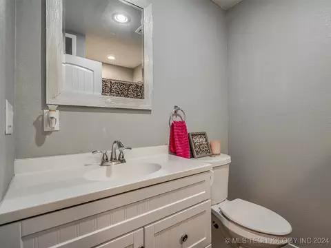 807 N E St, Eufaula, OK 74432 photo 30