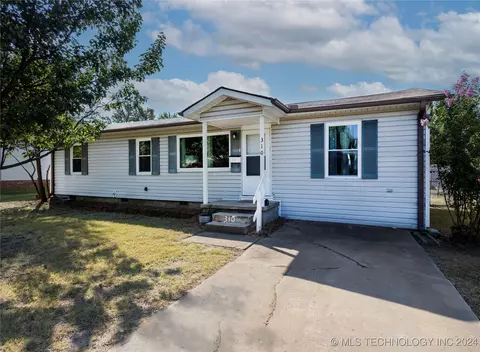 310 E Maple St, Skiatook, OK 74070 photo 1
