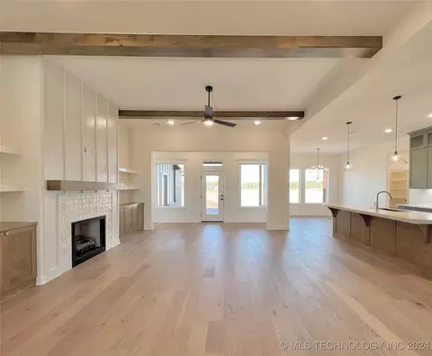 203 E 166th Pl S, Glenpool, OK 74033 photo 6
