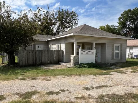 531 E 16th, Ada, OK 74820 photo 1