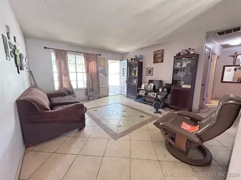11618 E 28th St, Tulsa, OK 74129 photo 4