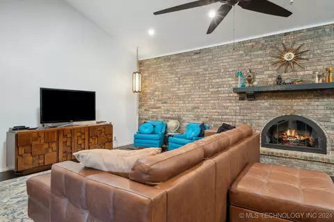 5453 E 19th St, Tulsa, OK 74112 photo 17