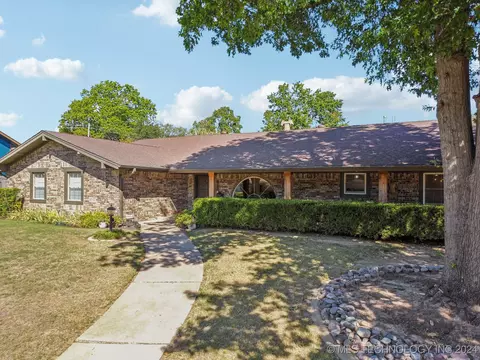 5453 E 19th St, Tulsa, OK 74112 photo 2