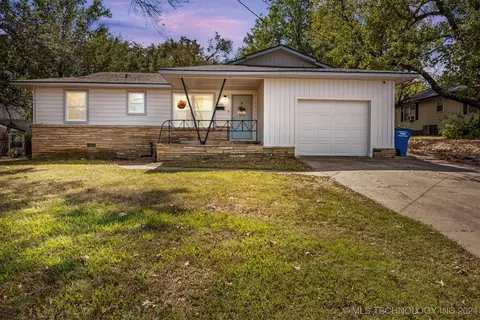 1002 E Cherokee St, Wagoner, OK 74467 photo 1