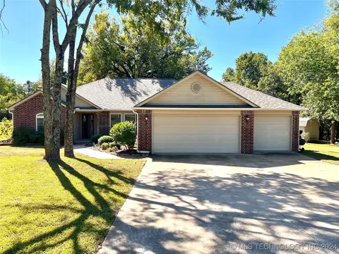27574 E 159th St, Coweta, OK 74429