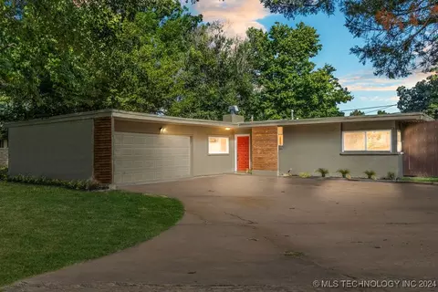 1749 E 60th Pl, Tulsa, OK 74105