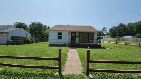 5702 E 4th Ter, Tulsa, OK 74112 photo 1
